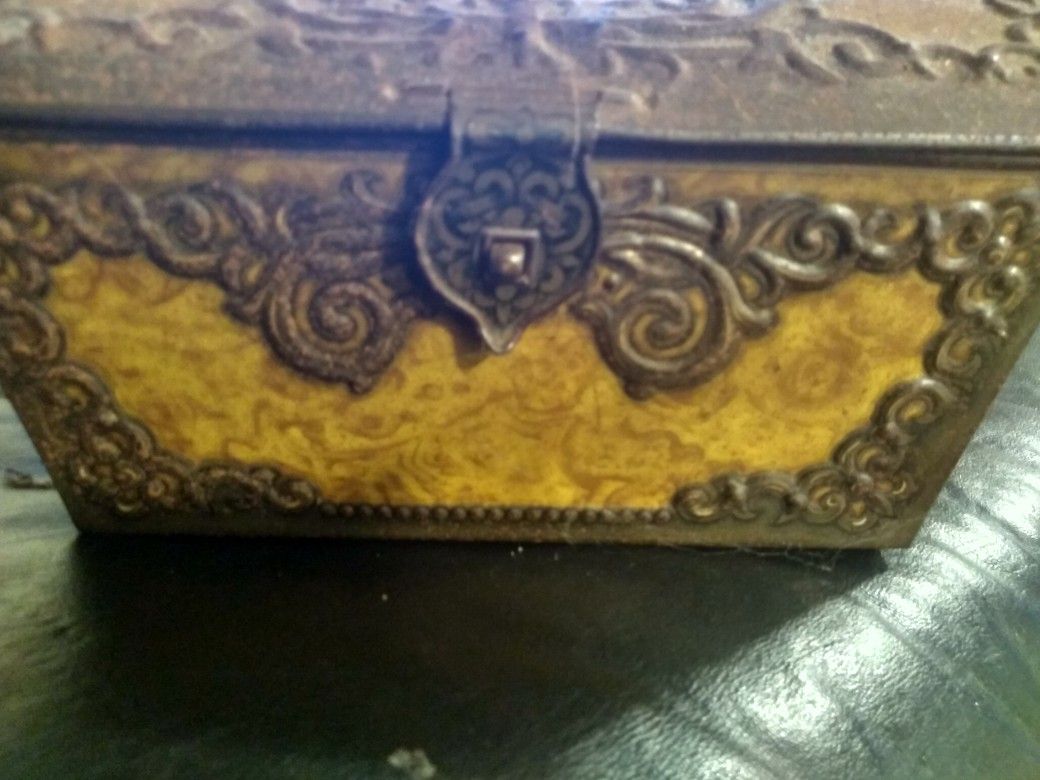 Vintage 1930's Victoria BISQUIT Tin, Dorcht Holland