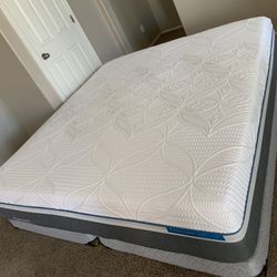 KING SEALY POSTUREPEDIC MATTRESS AND FREE BOX SPRINGS 