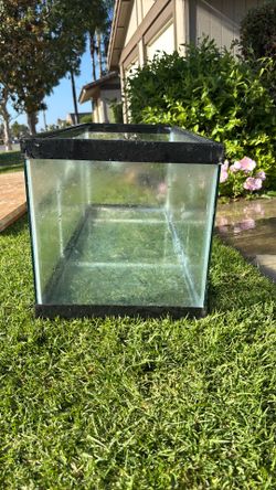 Located in Rancho Bernardo: 30” Glass Aquarium / Fish Tank – 12.5” x 30” x 12”