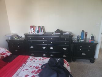Dresser set