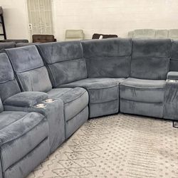 New Recliner Sectional Couch with 2 Consoles! Free Delivery 🚚!