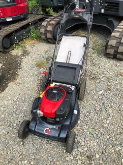 Very reliable, self-propelled lawnmower runs great delivery available
