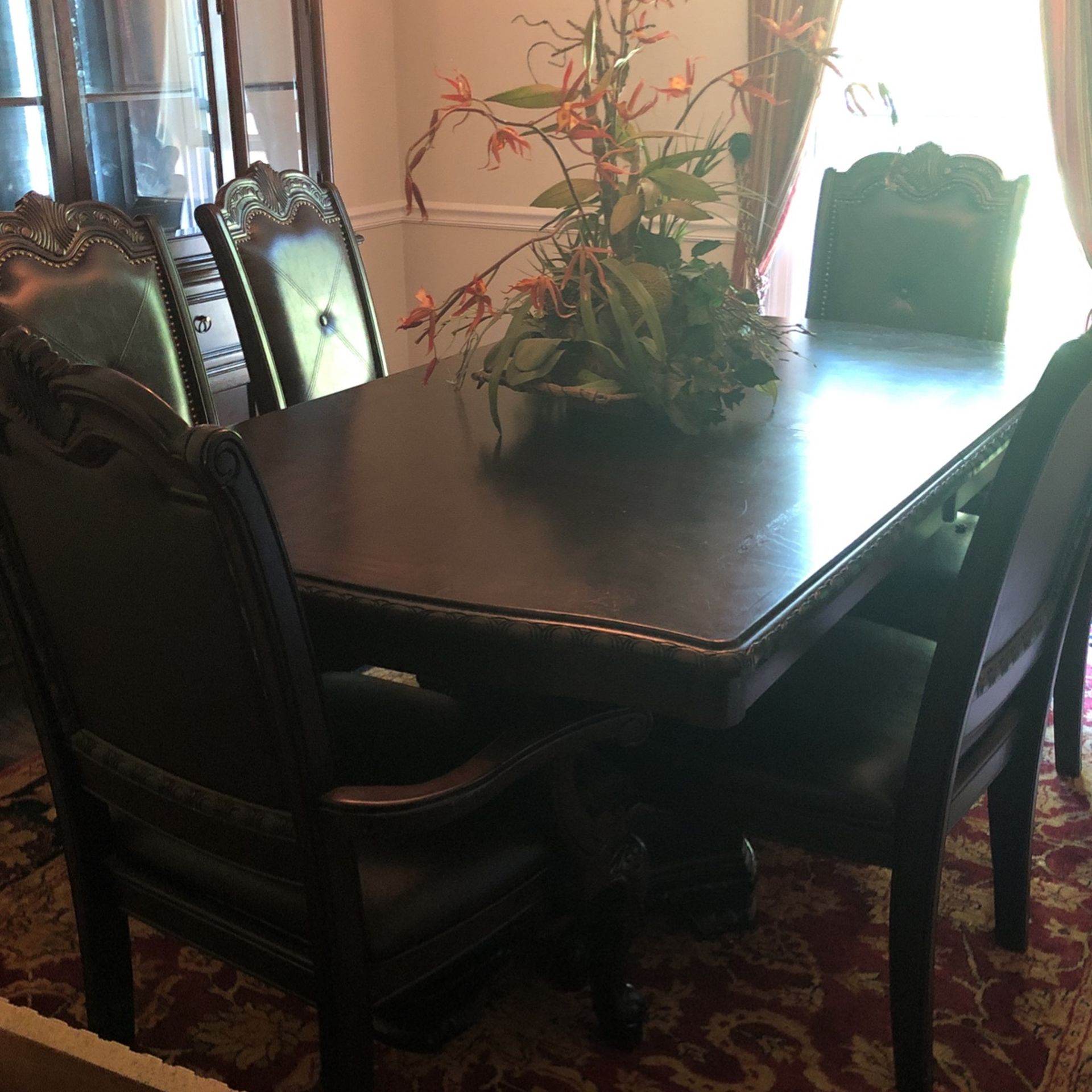 Formal dining Table And 6 Chairs With A Leaf