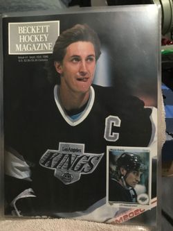 Wayne Gretzky/Patrick Roy  ISSUE: #1 Hockey Sports Beckett - Mint Condition
