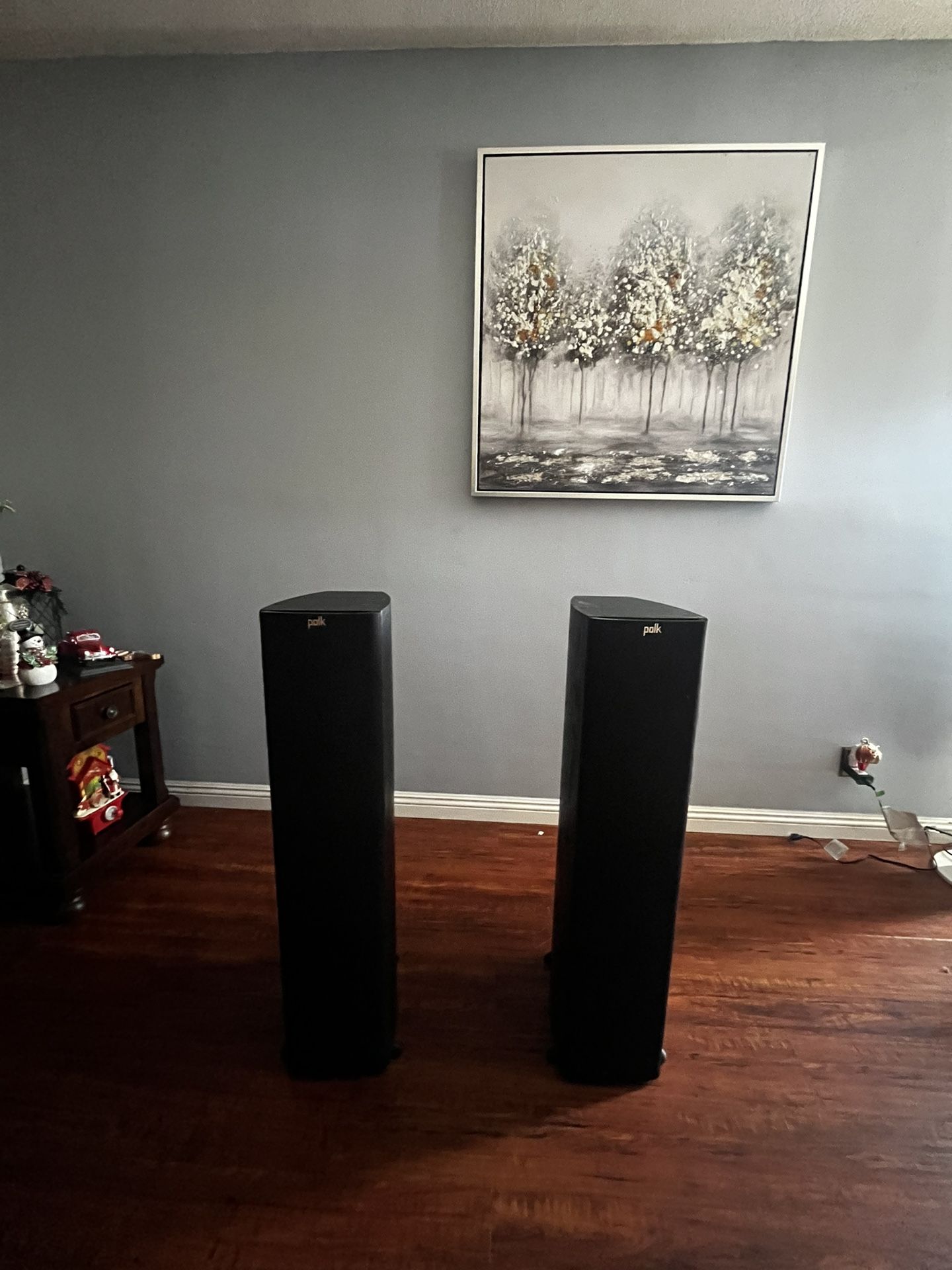 Polk standing Speakers
