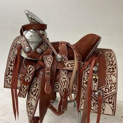 Nueva montura charra súper Pitiada original con Herrage y fuste plateado completo