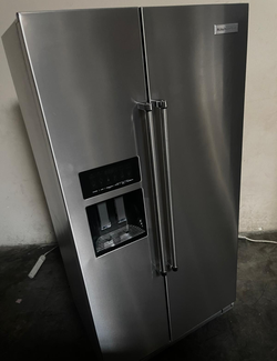 Deal: KitchenAid Stainless Side-by-Side w/ Ice Maker — Clean