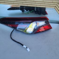 2018 - 2023 TOYOTA CAMRY LEFT TAILAMP TAIL LAMP LIGHT DRIVER SIDE GENUINE USED OEM.  B2