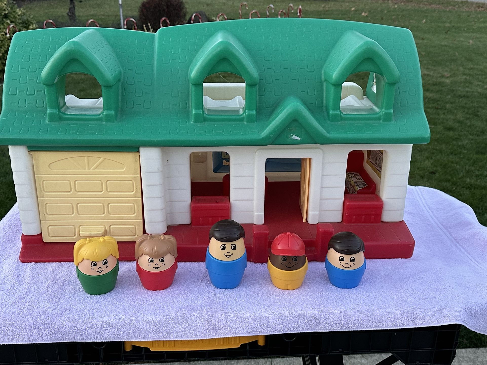 Vintage Step 2 Bigger Chunky Little People House toddler doll house