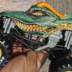Monster Jam Dragon Serie Truck 