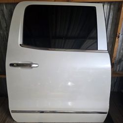 2014-2018 CHEVROLET SILVERADO AND GMC SIERRA 1(contact info removed) 3500 REAR DOOR PASSENGER SIDE PEARL WHITE