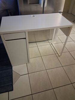 White ikes desk