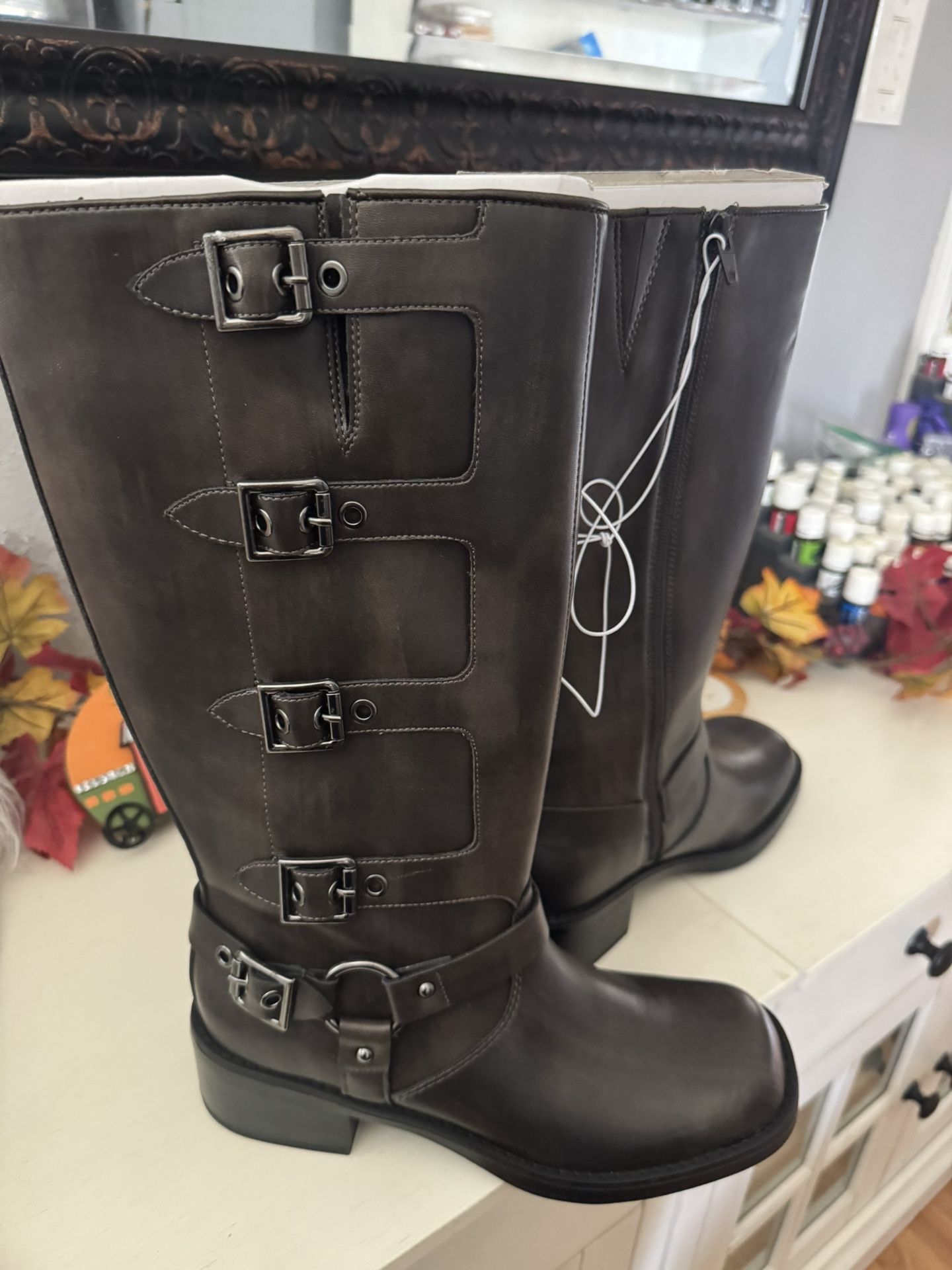 Cute NEW brown Boots