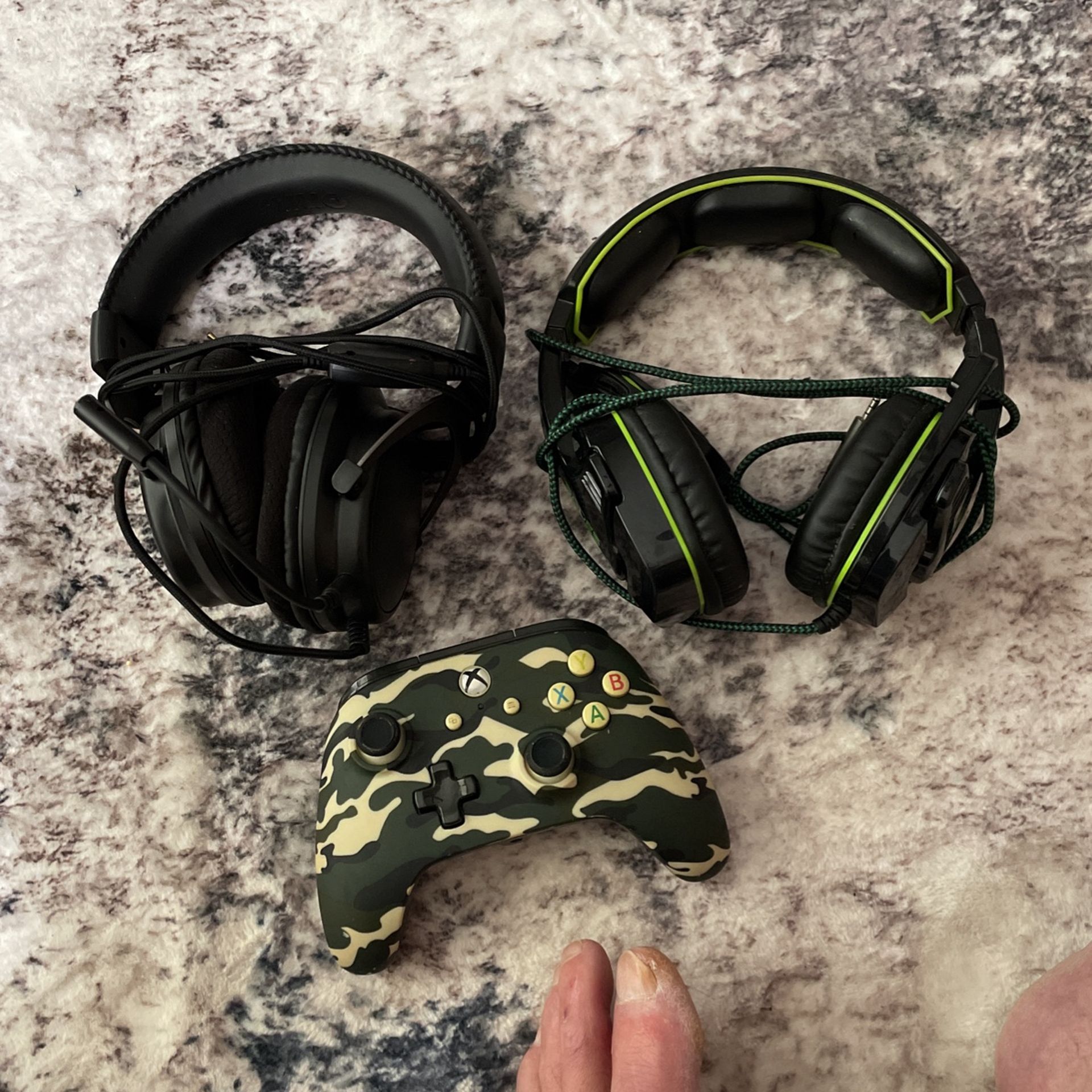 Xbox Head Sets And Controller