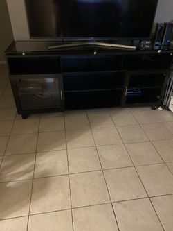 Selling the tv stand it’s beautiful