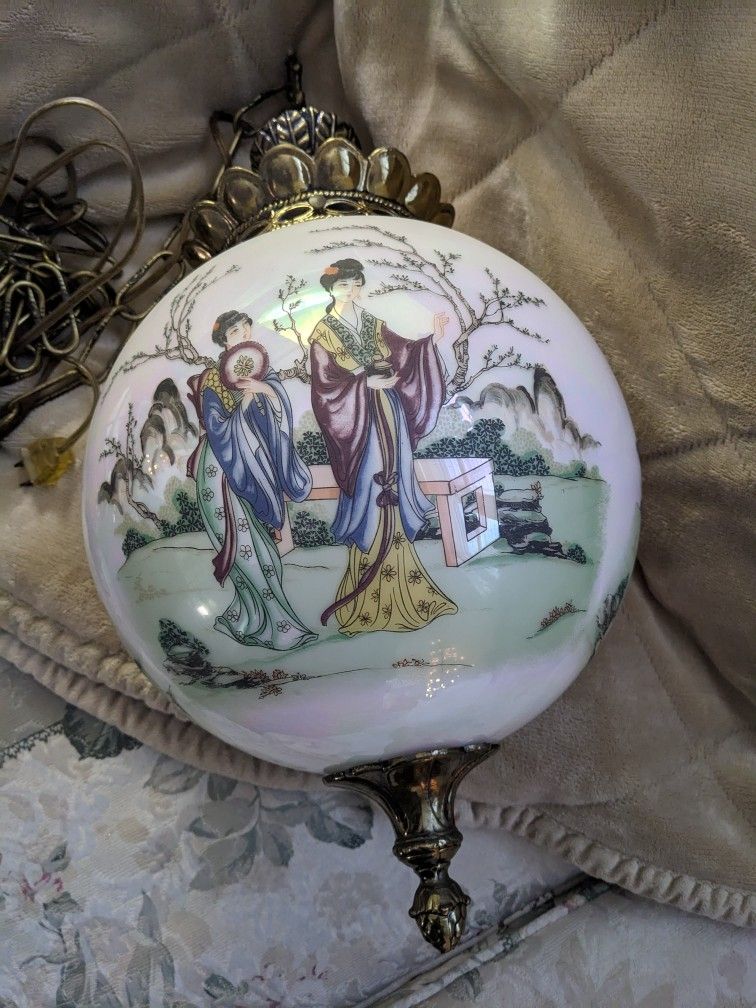 Beautiful Vintage Asian Geisha GIRLS IN GARDEN HAND PAINTED HANGING GLASS GLOBE BRASS BASE SWAG LAMP ORIENTAL GARDEN SCENIC LIGHTING - SIMPLY STUNNING