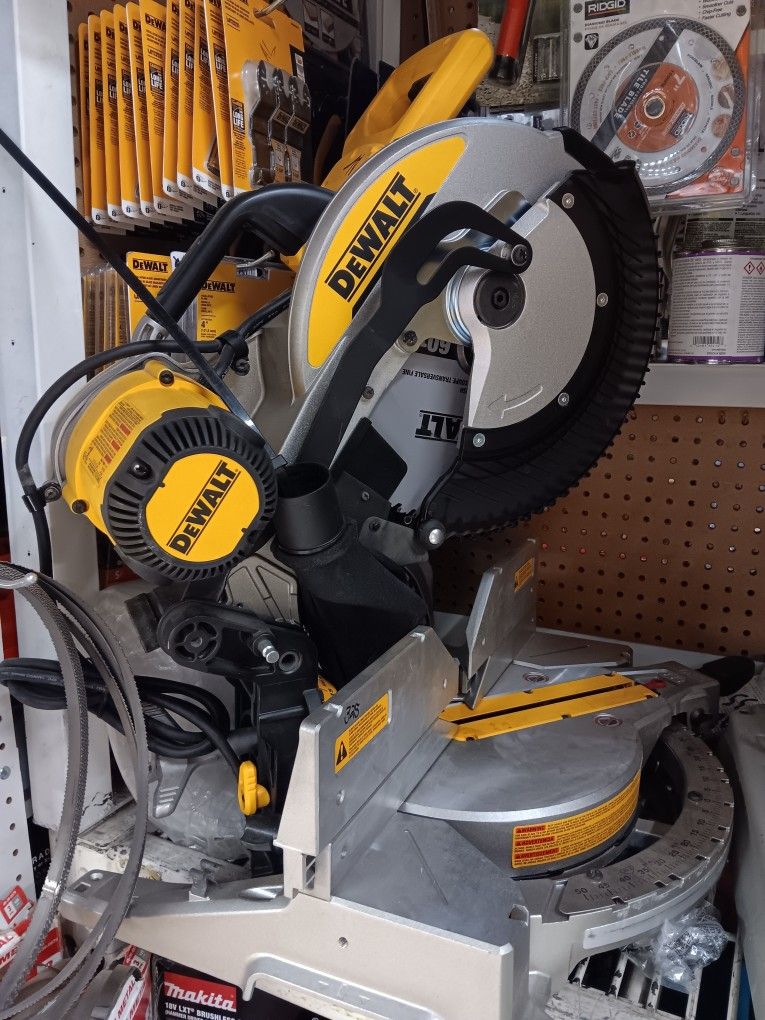 Dewalt 15 Amp Corded 12 in. Compound Double Bevel Miter Saw
