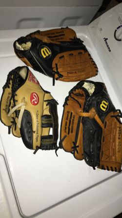 baseball gloves 📲 10$ each glove