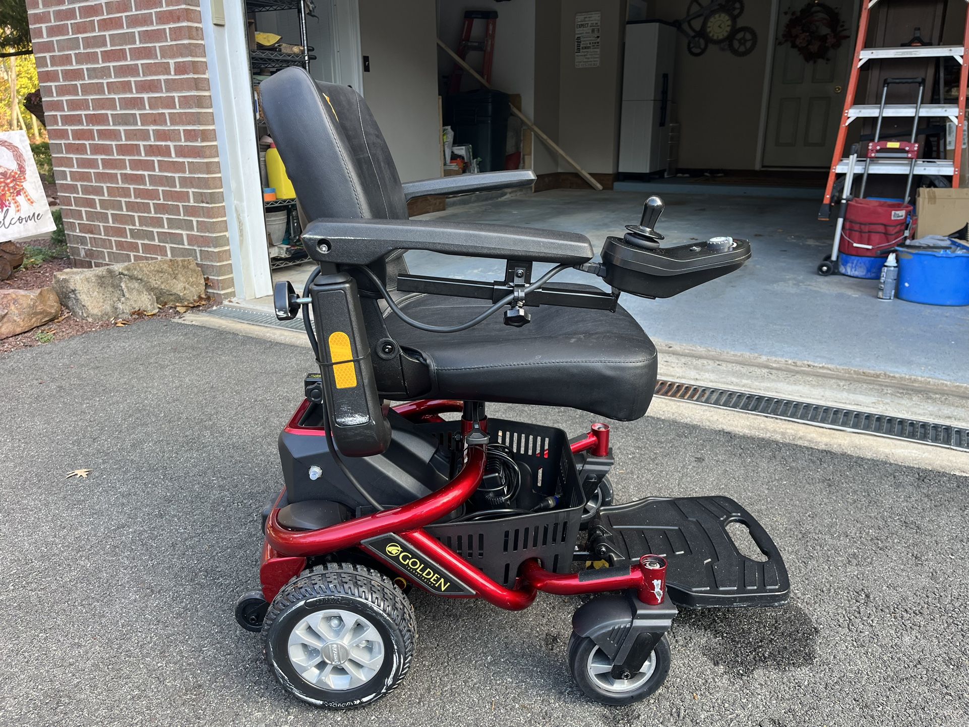 "Golden Literider Envy" power wheelchair
