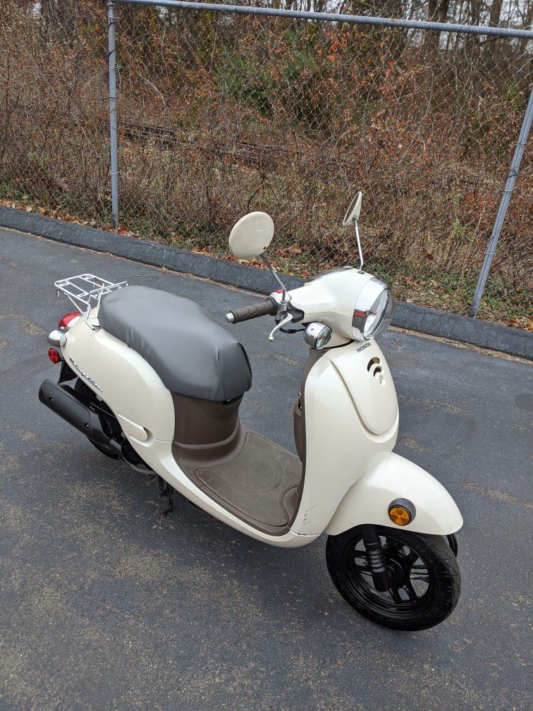 2013 Honda Metropolitan Scooter 50cc