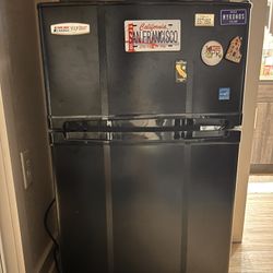mini fridge 