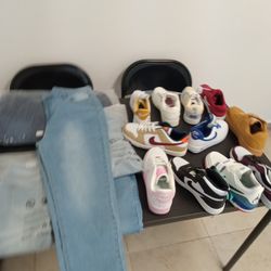 Sneakers/ Jeans