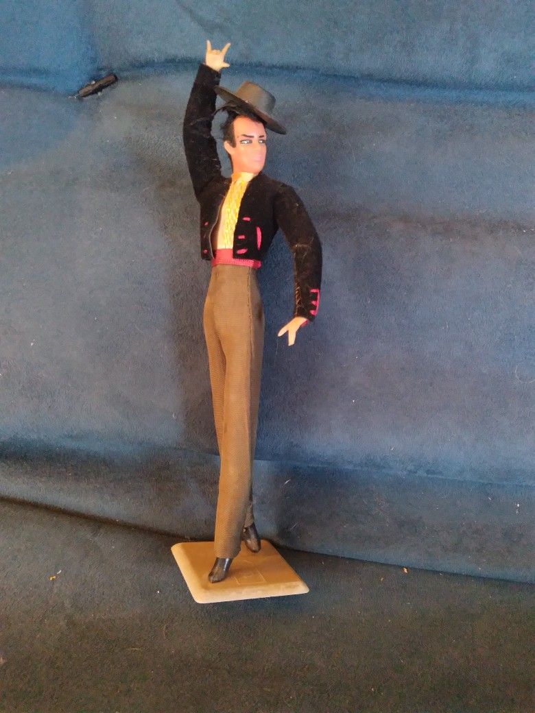 Vintage Marin Chiclana flamenco dancer doll, 7 inches tall