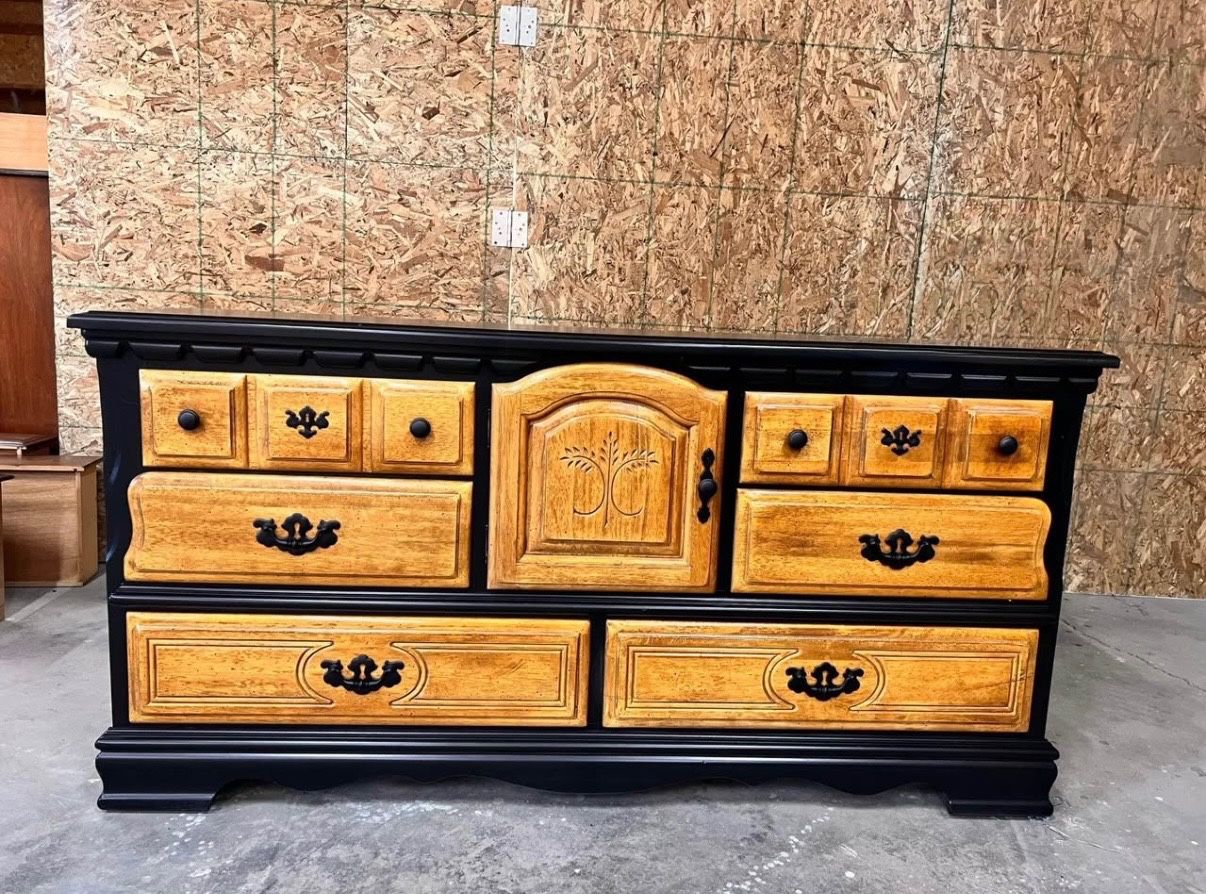 Wide Dresser