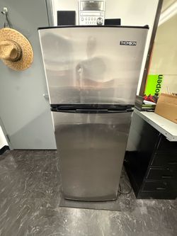 Thomson mini frig with freezer top