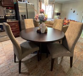 Round Table Dining Room Set