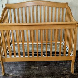 🛌 Timeless Elegance Wooden Crib - For Sale! 🌟