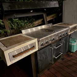 BBQ Charmglow Gourmet Series Grill  $500 Obo