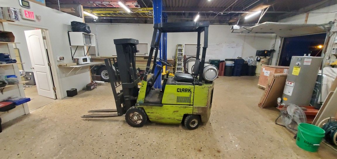 Clark forklift 3000lbs