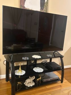 Brand new Samsung Smart TV 55 inches and TV stand