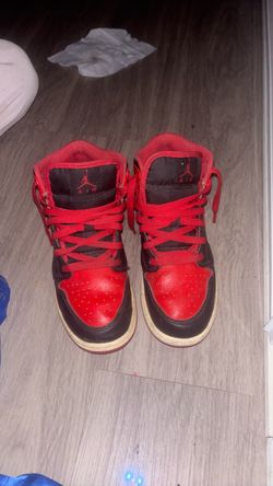 Nike air Jordan’s 1s Red size 6Y