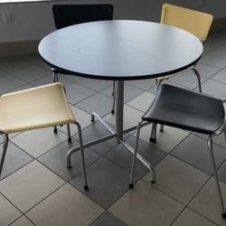 36” Round Pedestal Dining Tables And Chairs