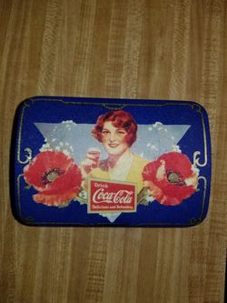 Vintage 1997 Coca Cola Domed Hinged Collectors Tin