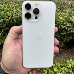 IPhone 15 Pro Max  256GB,  Amazing Condition! Unlocked! Use Any Carrier Hablo Espanol.