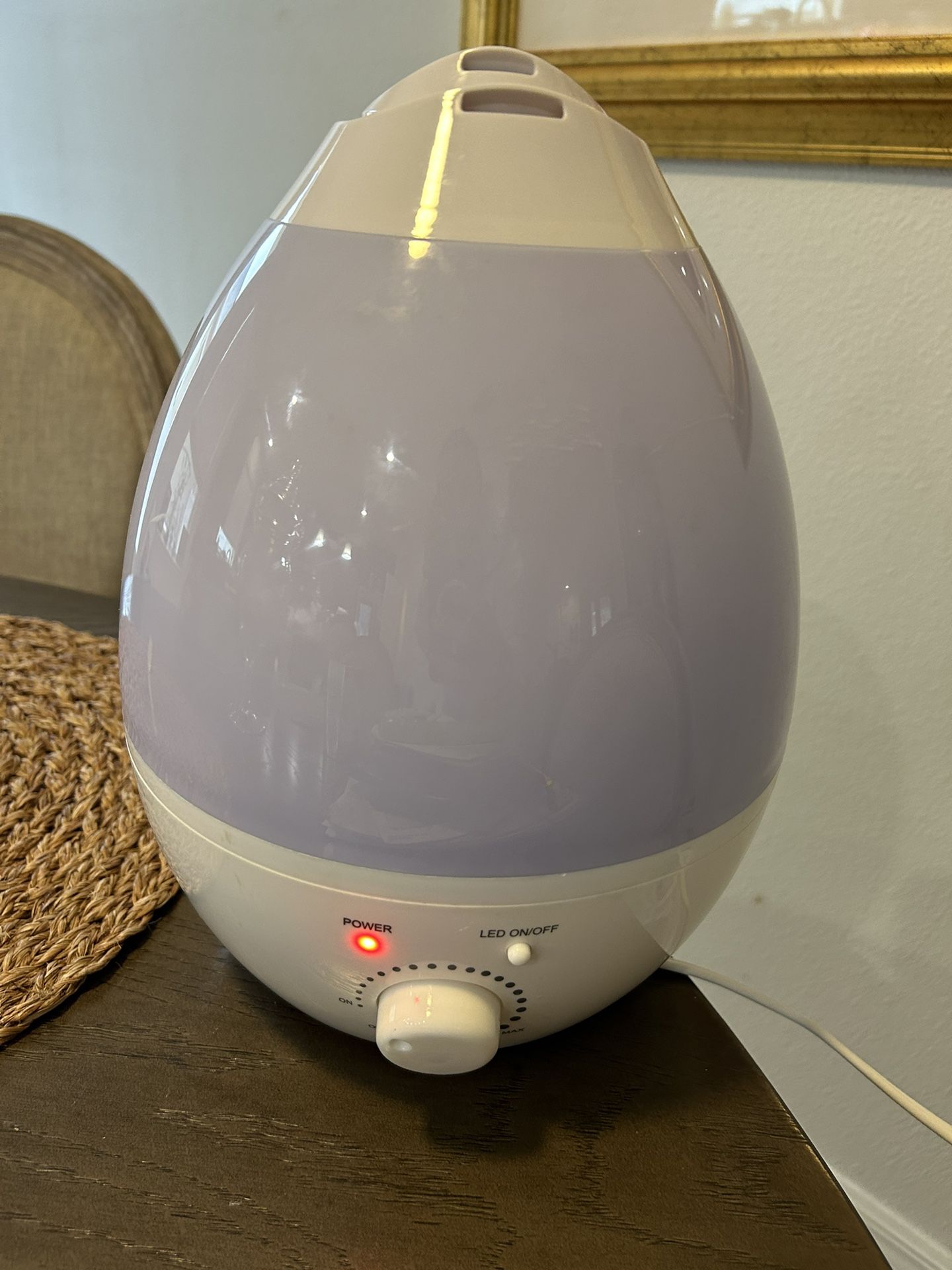 1 gallon table top Humidifier with Cool mist and aroma defuser 