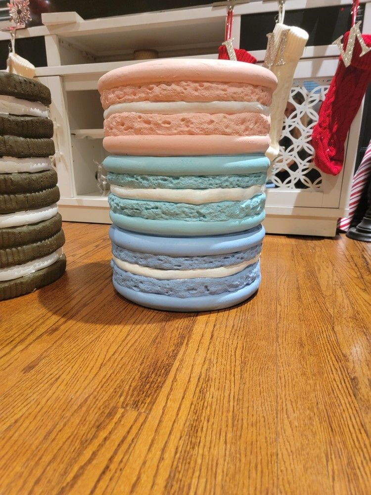 Viral Tiktok macaroons and oreo stool