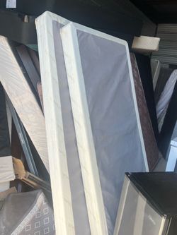 5” king size box spring like a new