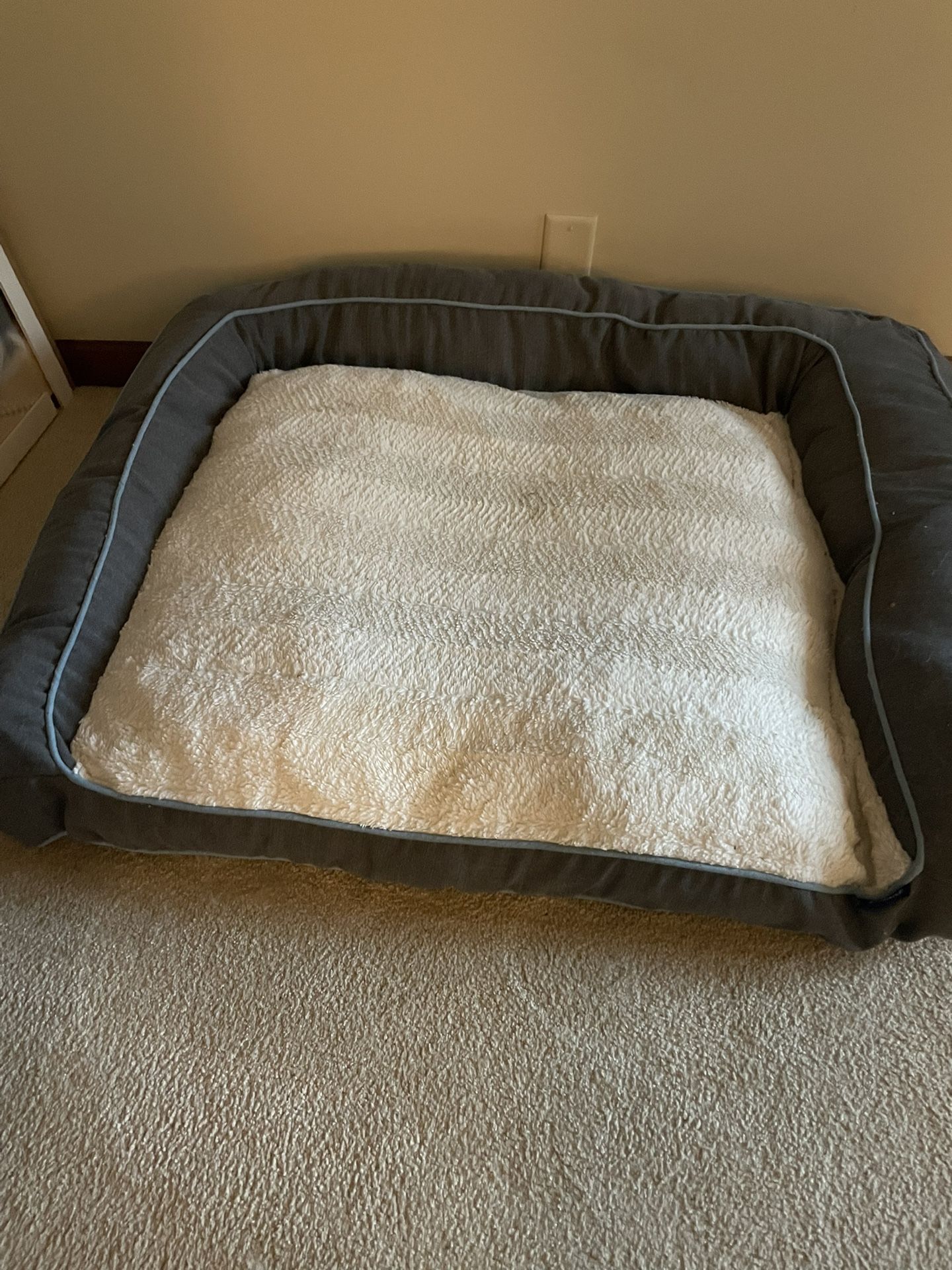 Large Gray/white Dog Bed