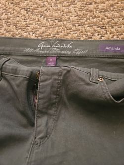 New  Gloria Vanderbilt Green Women's. Jeans Sz.8