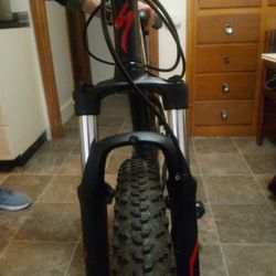 SPECIALIZED  ROCKHOPPER, LIKE NEW, IN PREMIUM CONDITION 