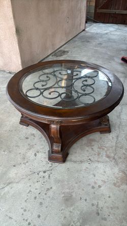 Round wood table