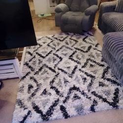 Broyhill 5x7 Area Rug