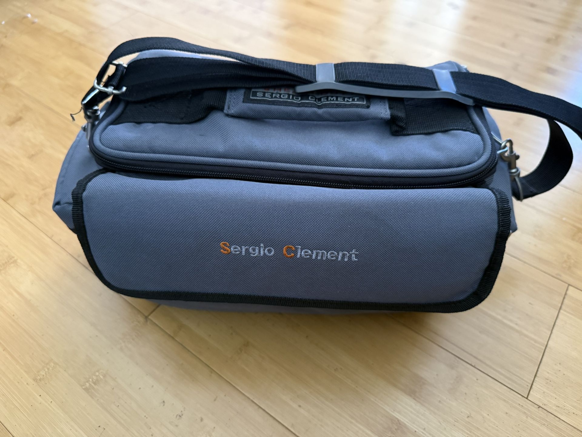 NEW HEAVY DUTY VERY PADDED SERGIO CLEMENT CAMERA BAG W/LOTS OF POCKETS, zippers, inside brackets and shoulder strap, $40