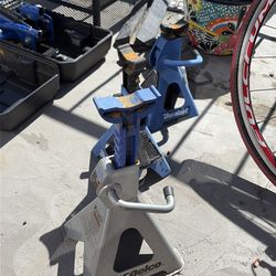 3 jack stands