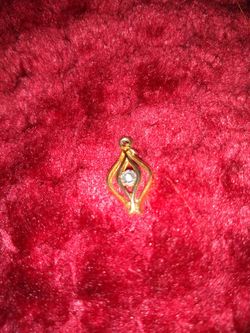 Gold necklace pendant