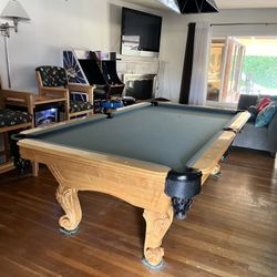 Pool Table 8ft ( Free Delivery & Set Up & New Color Felt Of your Choice ) 